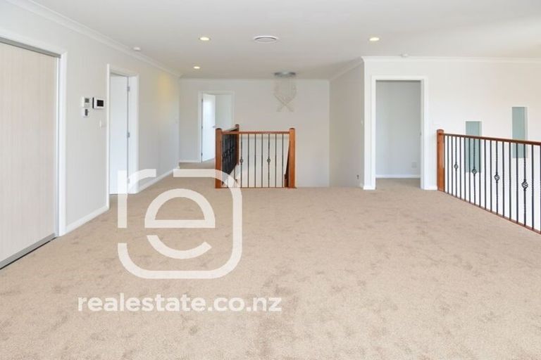Photo of property in 68 Huntington Park Drive, Greenhithe, Auckland, 0632