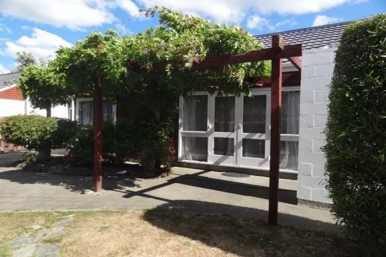 Photo of property in 2/23 Glenside Avenue, Ilam, Christchurch, 8041