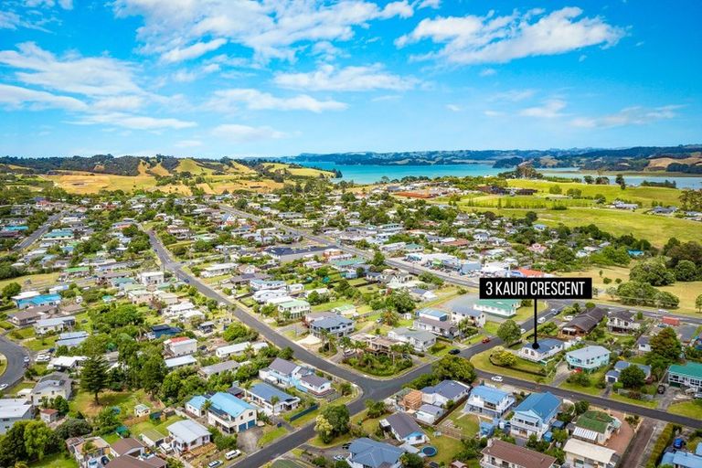 Photo of property in 3 Kauri Crescent, Snells Beach, 0920