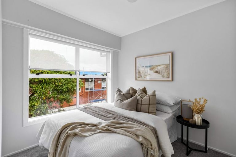 Photo of property in 1/242 Onewa Road, Birkenhead, Auckland, 0626