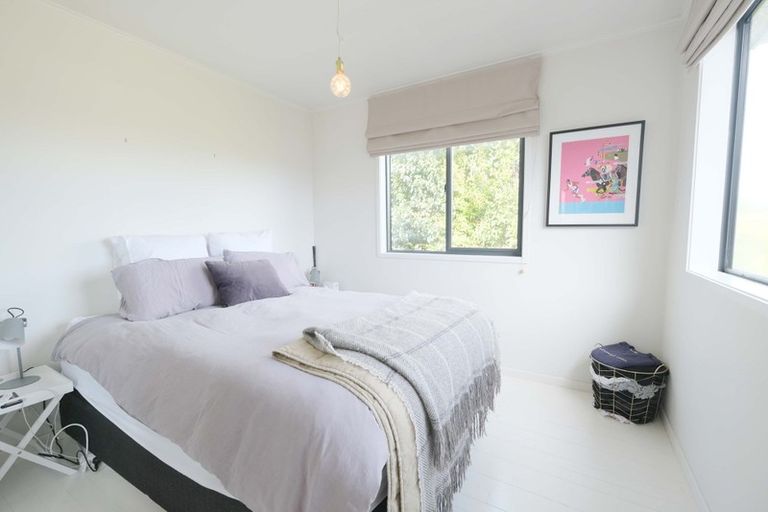 Photo of property in 2/50 Sylvan Avenue, Northcote, Auckland, 0627