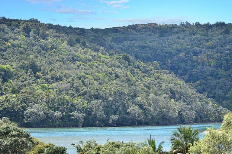 Photo of property in 2e Weranui Road, Waiwera, Orewa, 0994