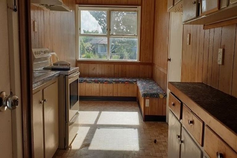 Photo of property in 19 Lyford Crescent, Sunnynook, Auckland, 0620