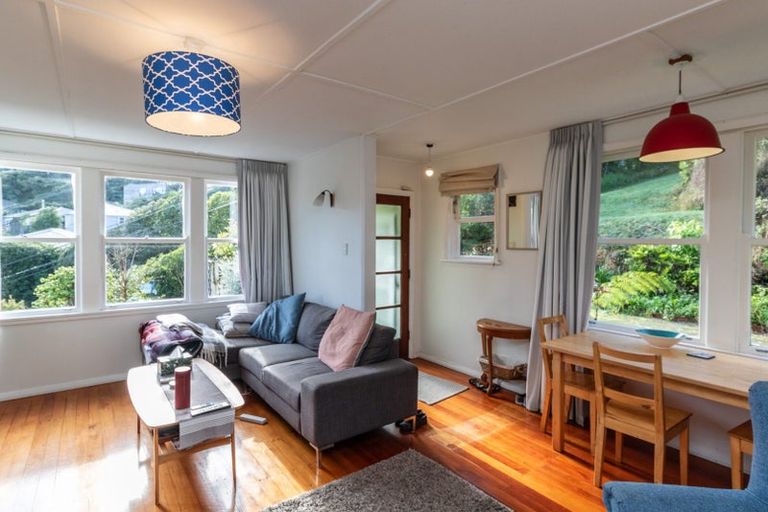 Photo of property in 6 Montgomery Avenue, Karori, Wellington, 6012