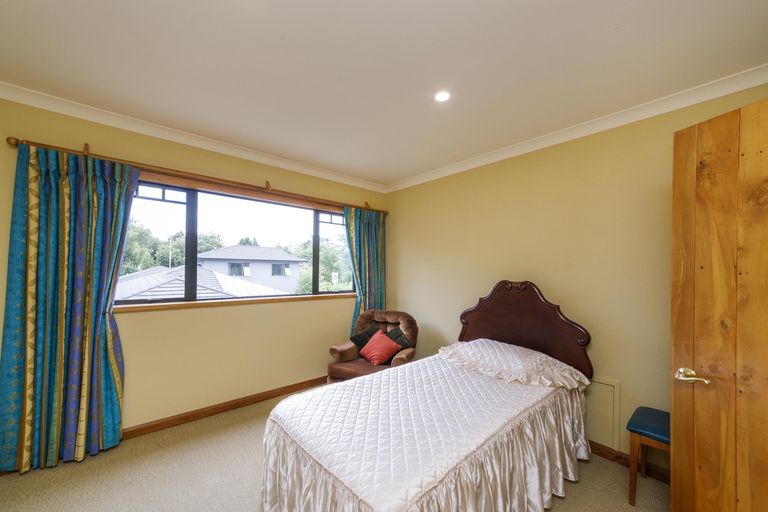 Photo of property in 44 Ruamahanga Crescent, Terrace End, Palmerston North, 4410