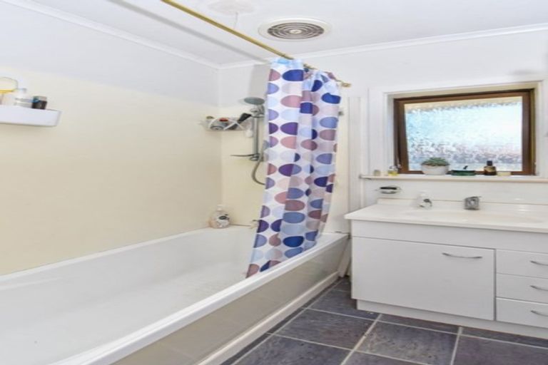 Photo of property in 1 Sunburst Street, Papakura, 2110