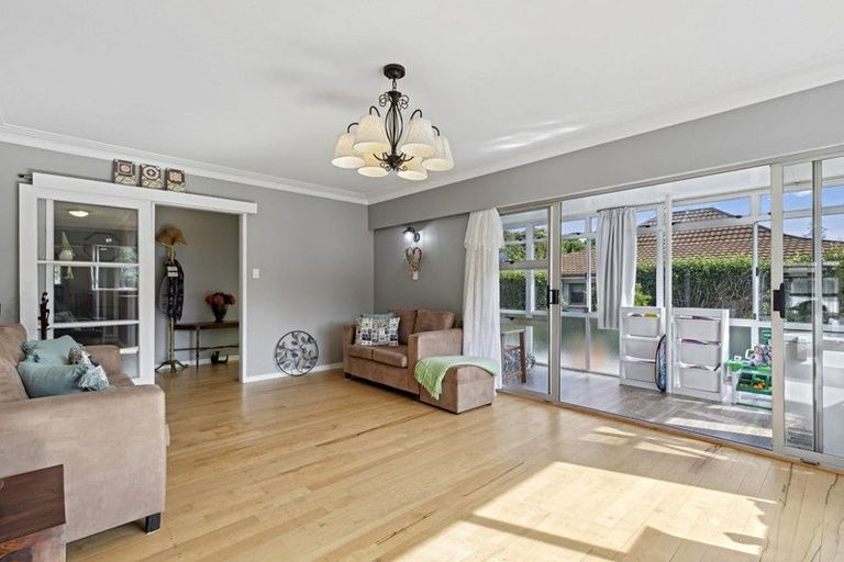 Photo of property in 14 Dennis Avenue, Hillpark, Auckland, 2102