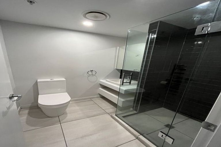 Photo of property in Pinnacle Apartments, E402/160 Victoria Street, Te Aro, Wellington, 6011