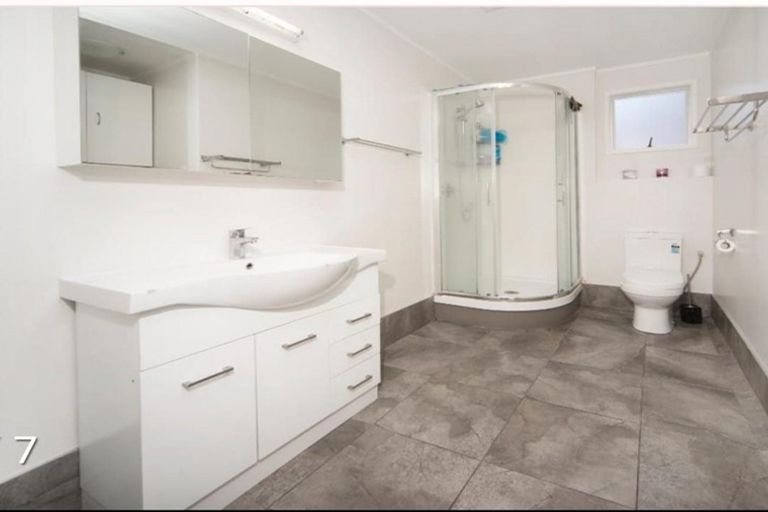 Photo of property in 156 Lynn Road, Bayview, Auckland, 0629