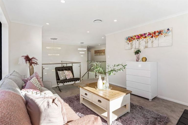 Photo of property in 1 Pae Lane, Flat Bush, Auckland, 2019