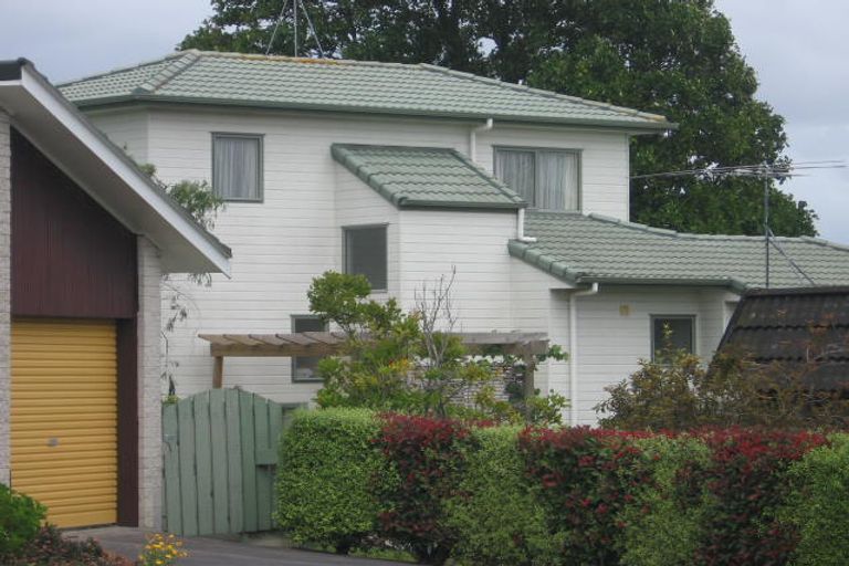 Photo of property in 1/119 Chivalry Road, Glenfield, Auckland, 0629