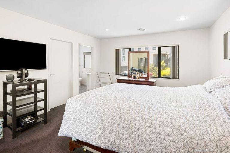 Photo of property in 12 Bunker Way, Strathmore Park, Wellington, 6022