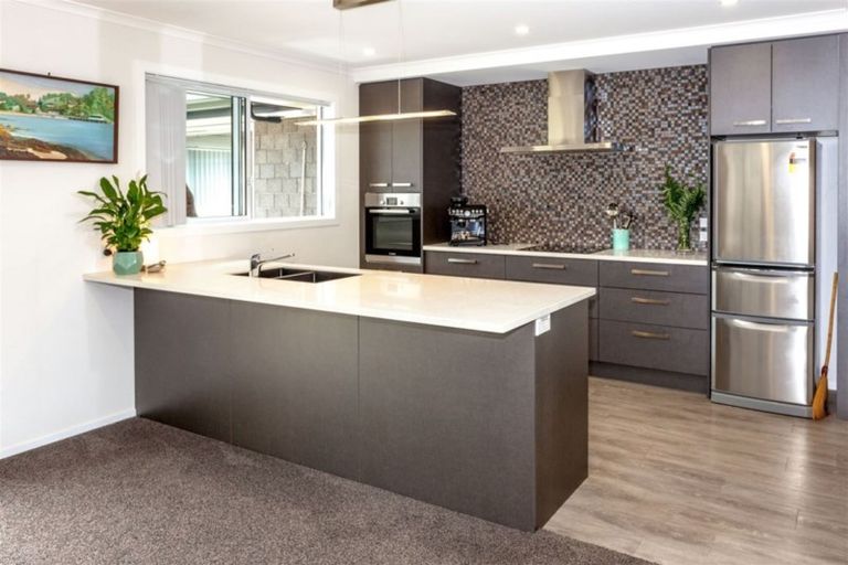 Photo of property in 170 Golden Shore Place, Coromandel, 3506