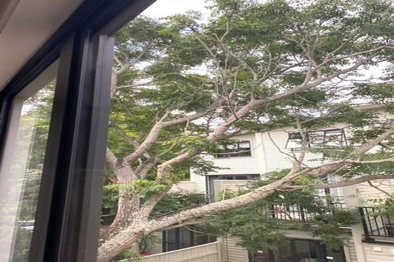 Photo of property in 19 Lyons Avenue, Murrays Bay, Auckland, 0630