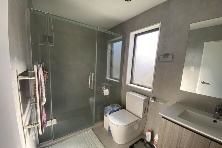 Photo of property in 4a Roby Street, Te Atatu Peninsula, Auckland, 0610