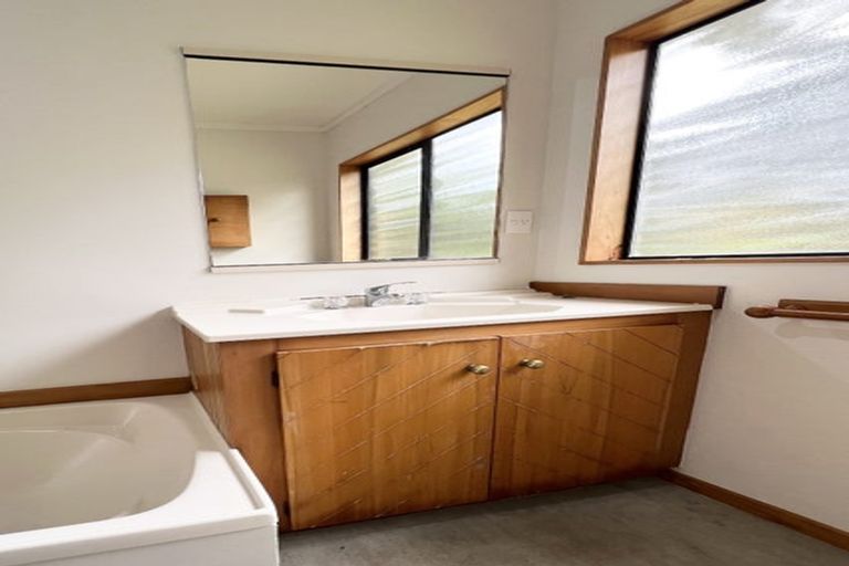 Photo of property in 2/104 Bond Crescent, Forrest Hill, Auckland, 0620