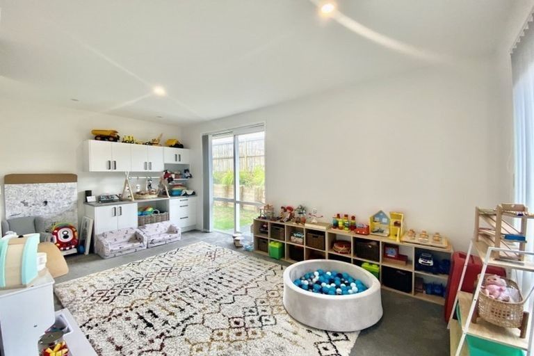 Photo of property in 71 Hayfield Way, Karaka, Papakura, 2113