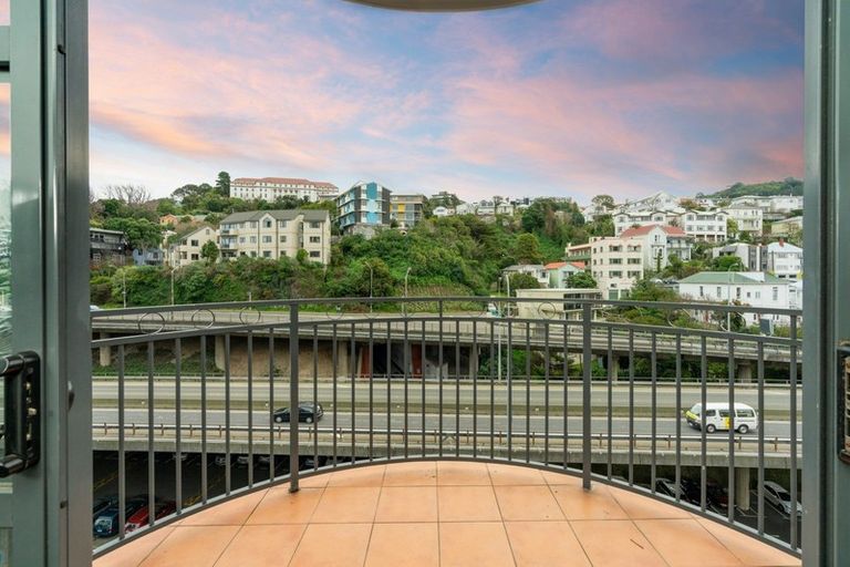 Photo of property in Atrium Towers, 5o/154 The Terrace, Wellington Central, Wellington, 6011