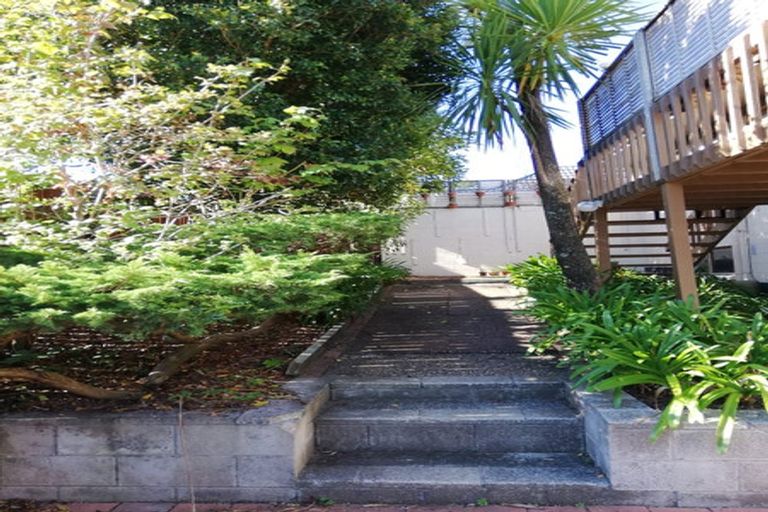Photo of property in 2/92 Sartors Avenue, Browns Bay, Auckland, 0630