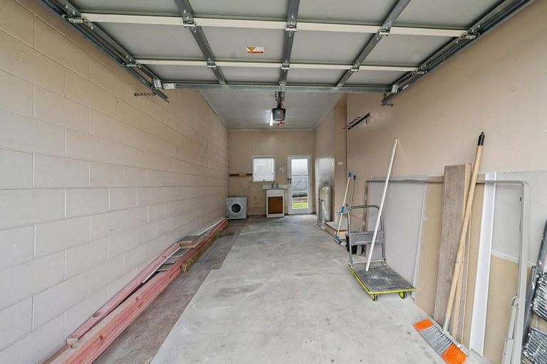 Photo of property in 1/41 Blacklock Avenue, Henderson, Auckland, 0612