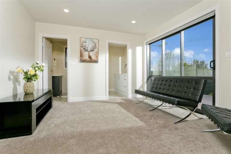 Photo of property in 7a Heathcote Road, Castor Bay, Auckland, 0620