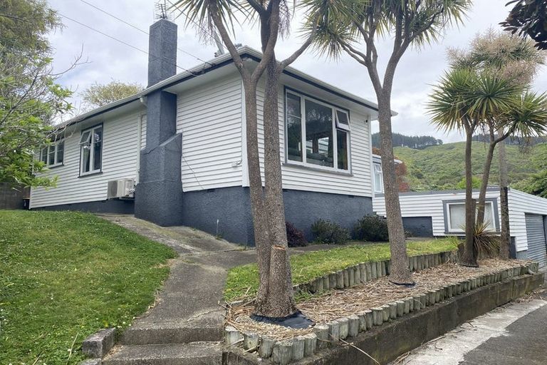 Photo of property in 68 The Drive, Tawa, Wellington, 5028