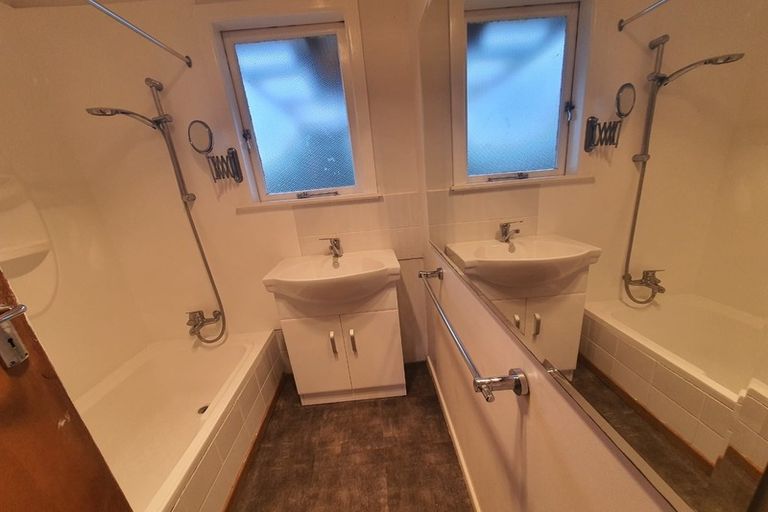 Photo of property in 12 Cron Avenue, Te Atatu South, Auckland, 0610