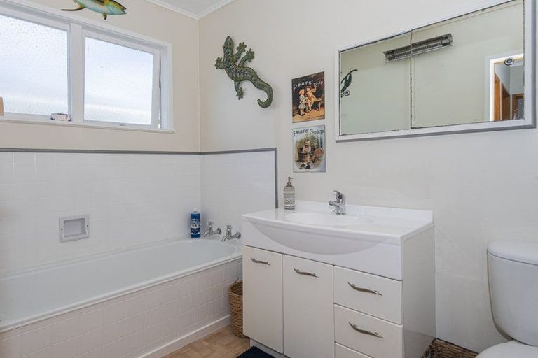 Photo of property in 65 Gorge Road, Maungaturoto, 0520