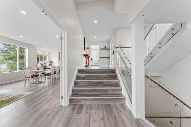 Photo of property in 25 Para Close, Fairview Heights, Auckland, 0632