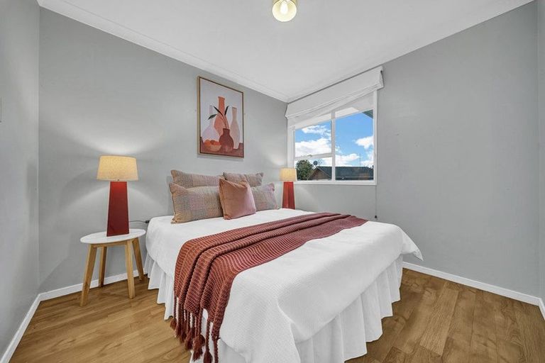 Photo of property in 9 Serwayne Place, Sunnyvale, Auckland, 0612