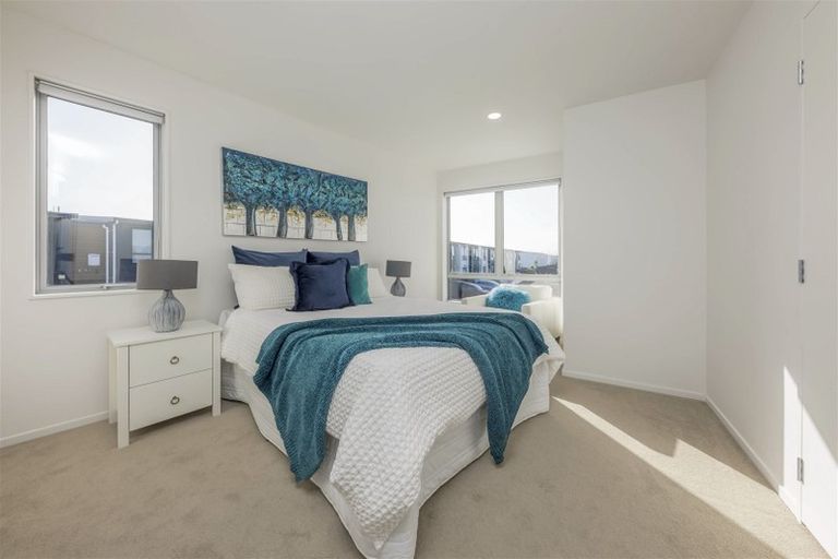 Photo of property in 2 Turehu Road, Papakura, 2110