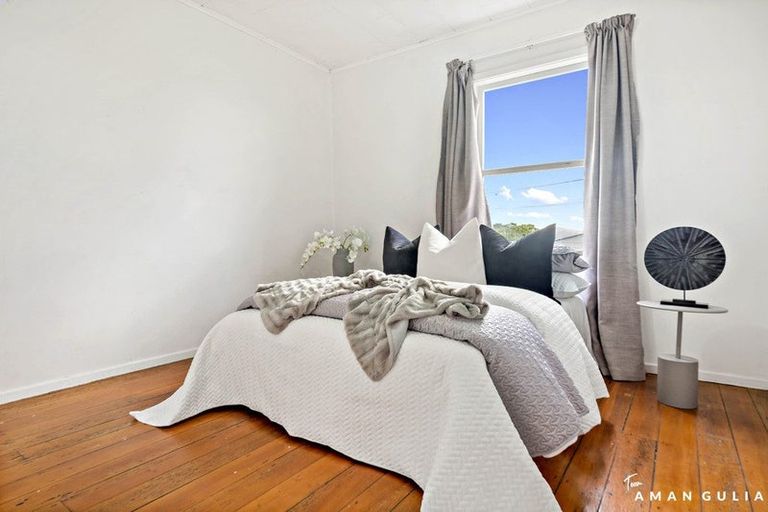 Photo of property in 129 Sunnyside Road, Sunnyvale, Auckland, 0612