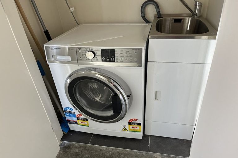 Photo of property in 4/25 Home Street, Mount Victoria, Wellington, 6011