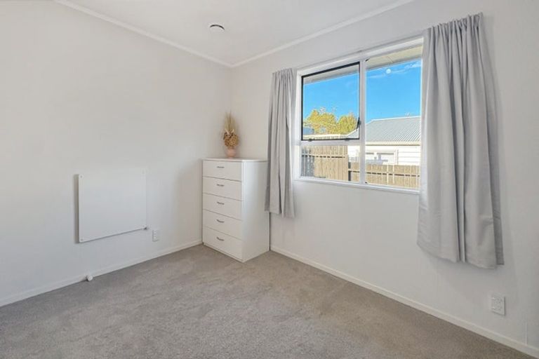 Photo of property in 69b Hartford Crescent, Totara Park, Upper Hutt, 5018