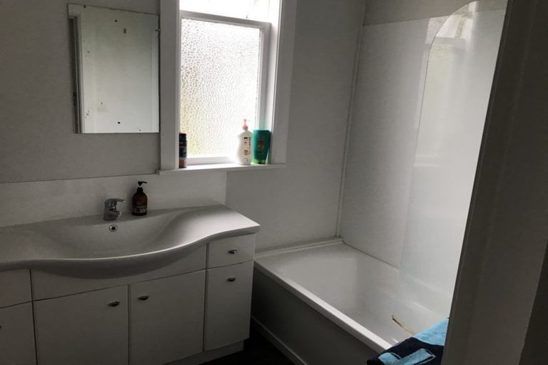 Photo of property in 33 Rewa Street, Takaro, Palmerston North, 4412