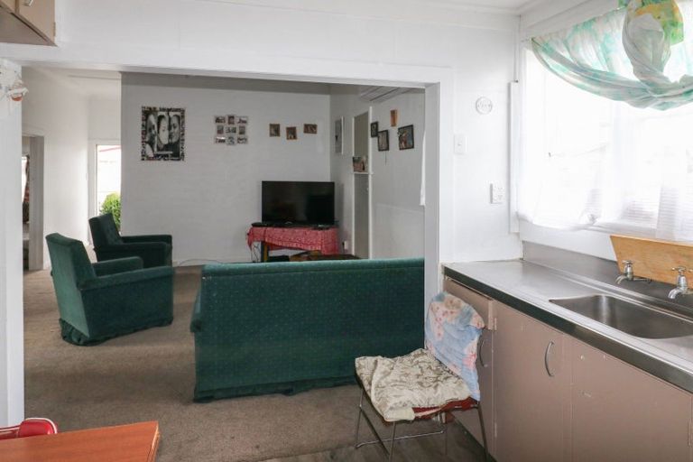 Photo of property in 12 Christian Street, Dannevirke, 4930