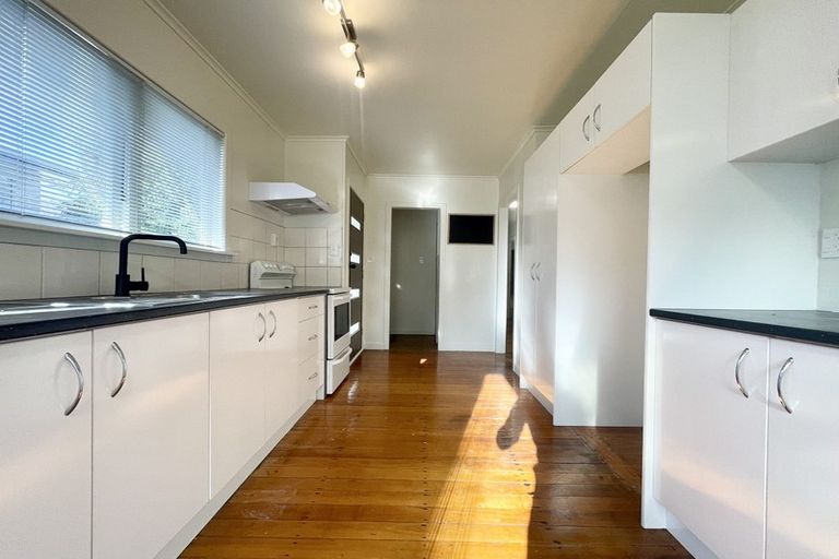 Photo of property in 11 Surrey Street, Manurewa, Auckland, 2102