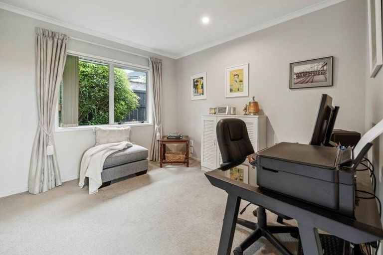 Photo of property in 1 Mural Place, Greenhithe, Auckland, 0632