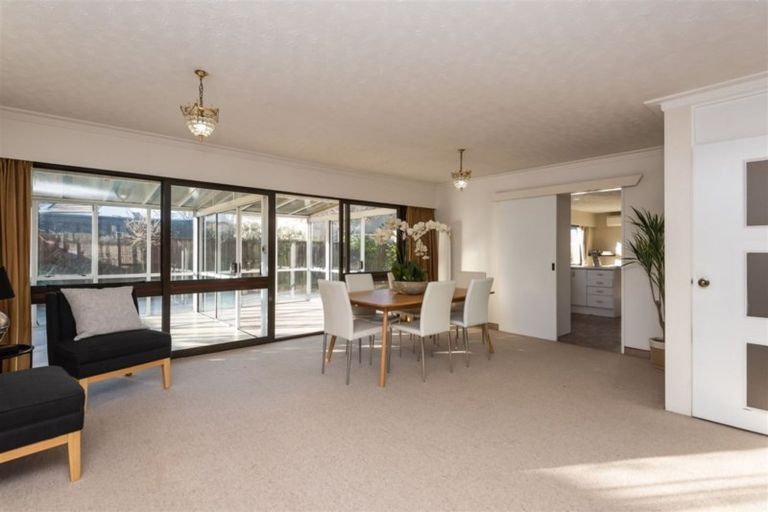 Photo of property in 11 Jamell Place, Avonhead, Christchurch, 8042