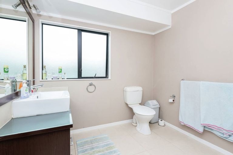 Photo of property in 20 Simmental Crescent, Somerville, Auckland, 2014