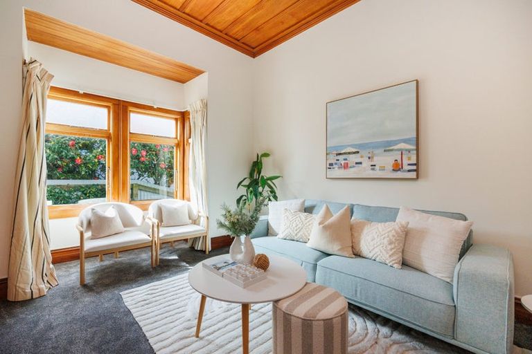 Photo of property in 215 College Street, West End, Palmerston North, 4412