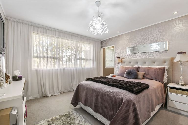 Photo of property in 1/57 Sunset Road, Totara Vale, Auckland, 0629