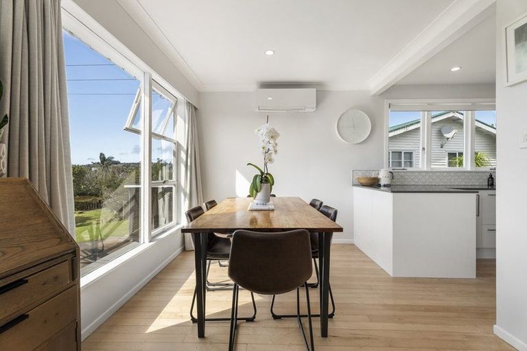 Photo of property in 13 Red Beach Road, Red Beach, 0932