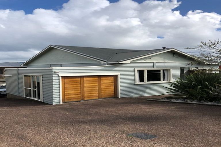 Photo of property in 71 Shaw Road, Oratia, Auckland, 0604