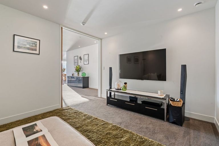 Photo of property in Clyde Quay Wharf, 3b/1 Clyde Quay Wharf, Te Aro, Wellington, 6011