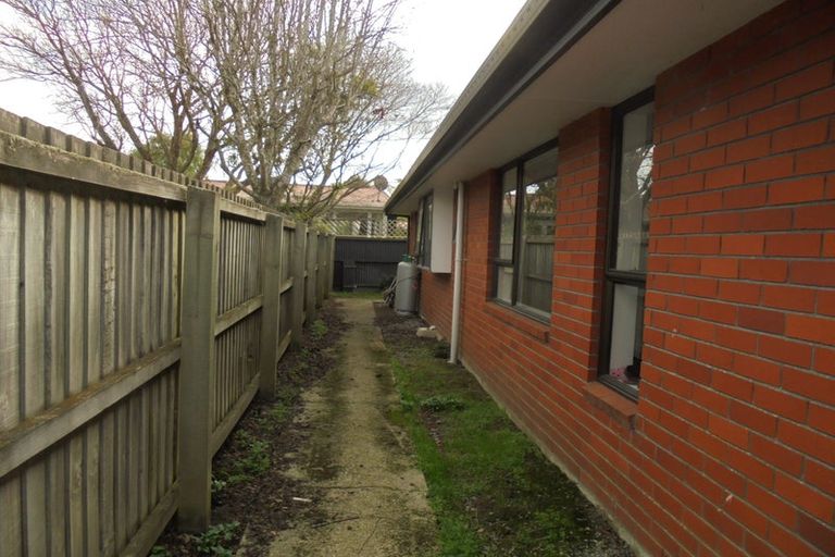 Photo of property in 2/39 Jennifer Street, Bryndwr, Christchurch, 8053