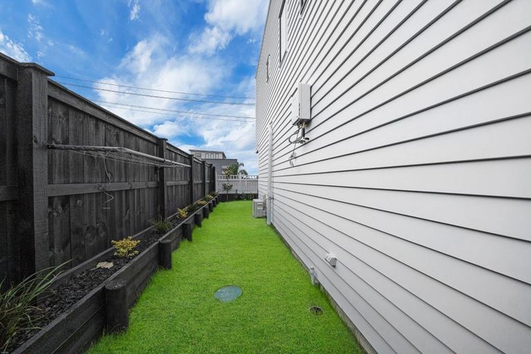 Photo of property in 1/145 Bucklands Road, Bucklands Beach, Auckland, 2012