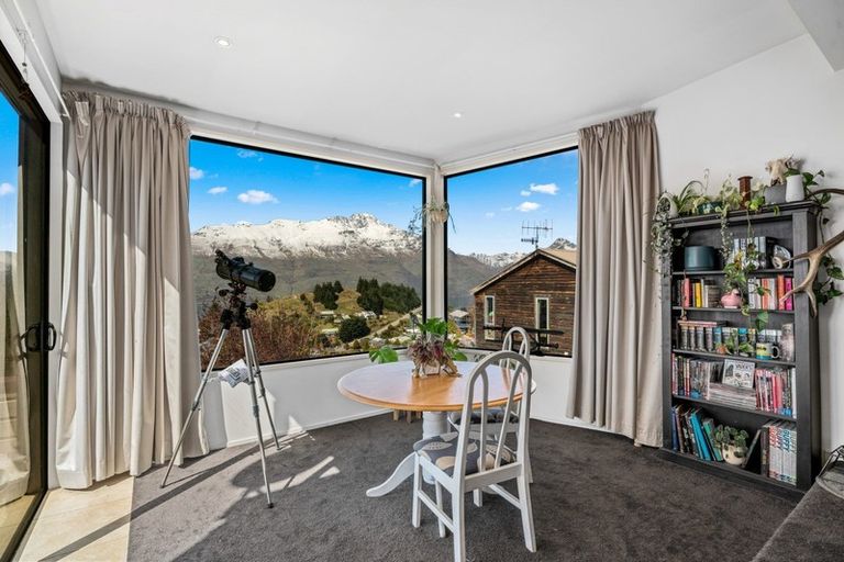 Photo of property in 8 Caples Place, Fernhill, Queenstown, 9300