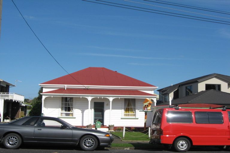 Photo of property in 8 Cutfield Road, New Plymouth, 4310
