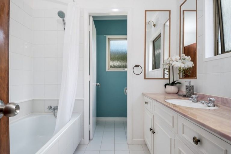 Photo of property in 2 Huia Street, Waikawa, Picton, 7220